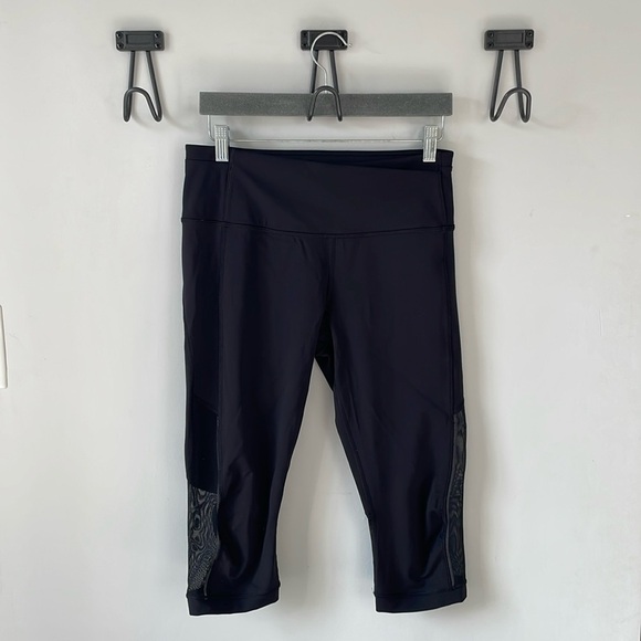 Lululemon Athletica, size 8, mesh side and calf, capri crop leggings, EUC - Picture 1 of 8
